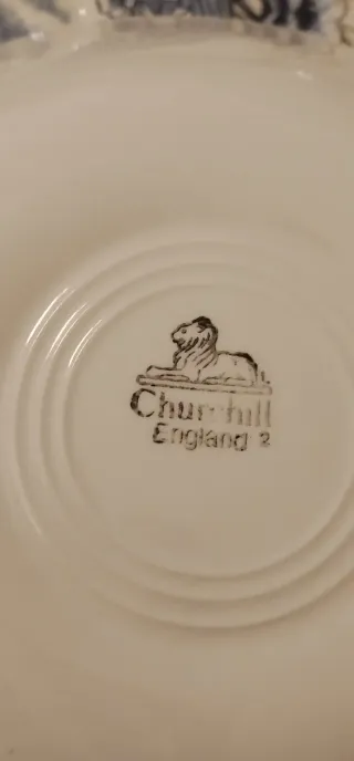 Vajilla cerámica azul y blanca