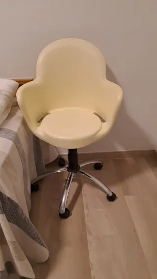 Silla giratoria juvenil beige