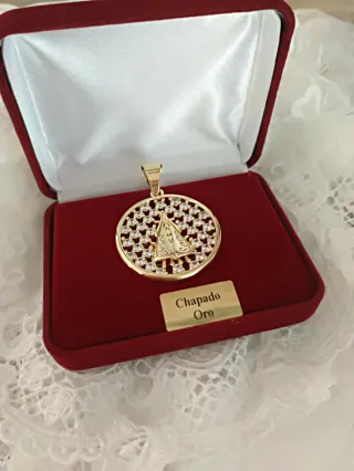 Medalla virgen Desamparados chapada oro