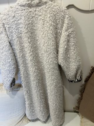 Abrigo peluche blanco roto forro leopardo