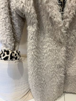 Abrigo peluche blanco roto forro leopardo