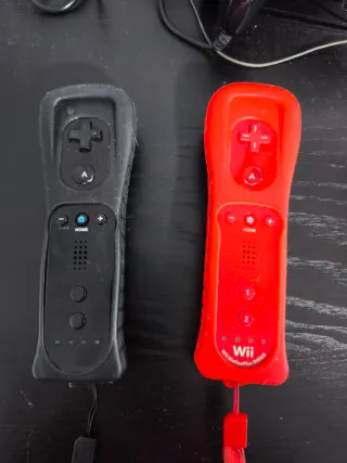 Nintendo Wii Roja + Juego Grand Slam Tennis