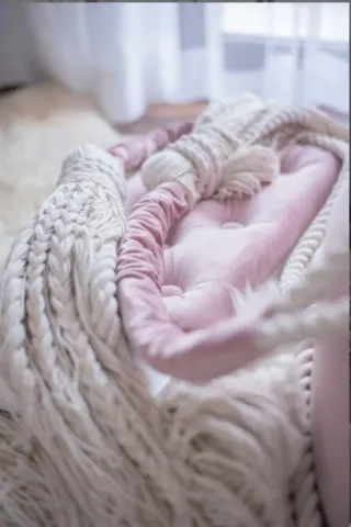 Columpio tapizado rosa para interior o exterior