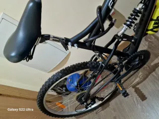 Bicicleta de Montaña Negra y Roja