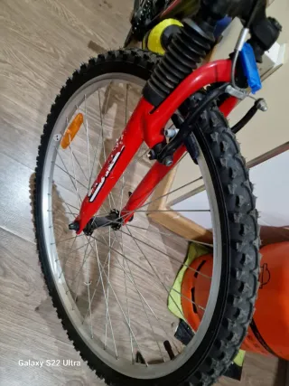 Bicicleta de Montaña Negra y Roja