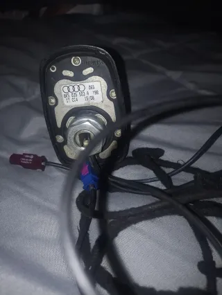 Antena de coche negra aleta de tiburón