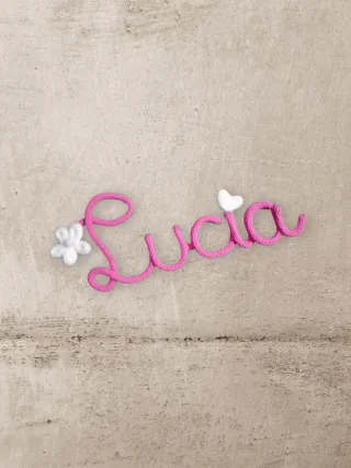 Nome Lucía in tricotin rosa e bianco