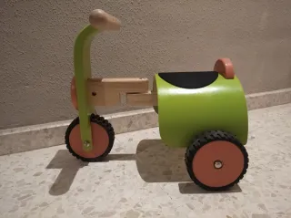Triciclo de madera para niños