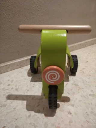 Triciclo de madera para niños