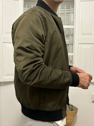 Chaqueta bomber fina verde oliva