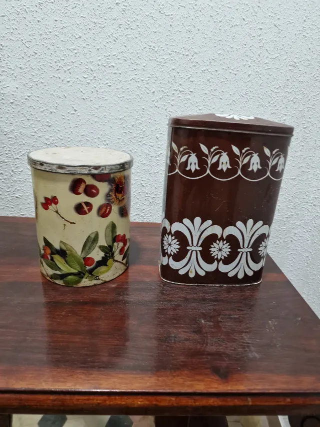 2 lattine decorate: Zahor e rotonda