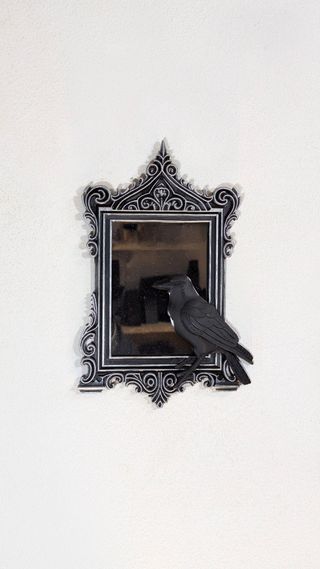 Espelho Gótico Corvo Moldura Prateada Orn.