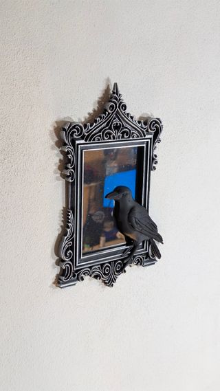 Espelho Gótico Corvo Moldura Prateada Orn.