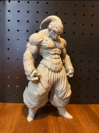 Estatua Anime Ultra-Realista Majin Buu