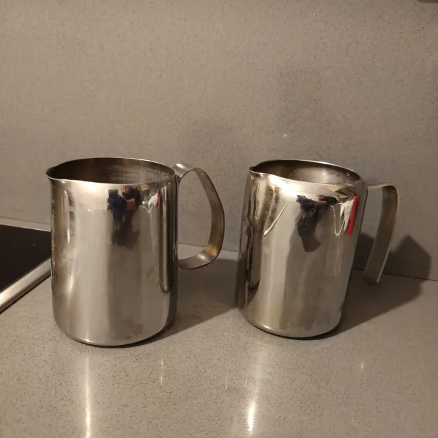 Caraffe in metallo per latte argentate