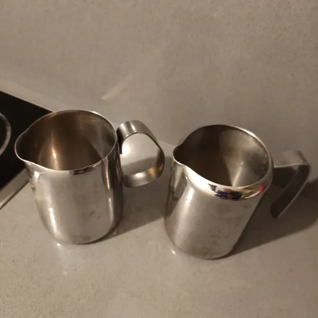 Caraffe in metallo per latte argentate