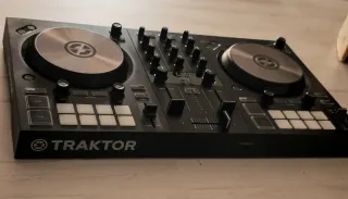 Controlador DJ Traktor Kontrol S2 MK3