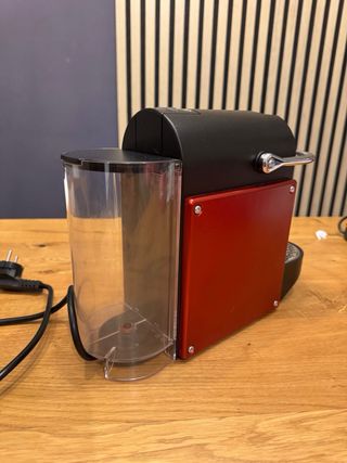 Cafetera Nespresso DeLonghi PIXIE Roja