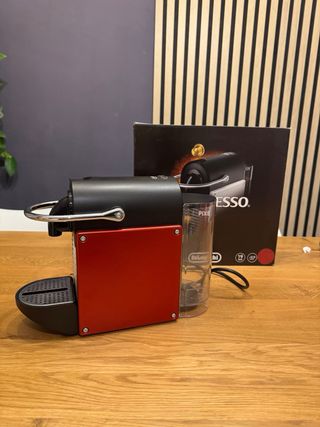 Cafetera Nespresso DeLonghi PIXIE Roja