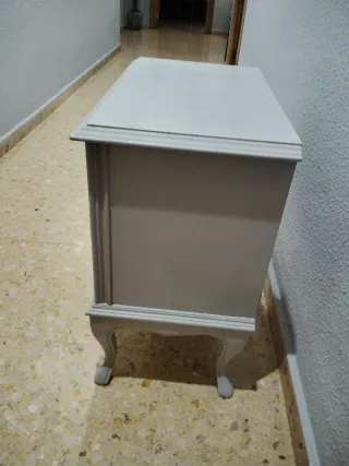 Conjunto mesitas y cómoda madera