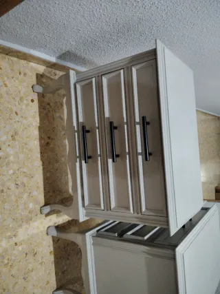 Conjunto mesitas y cómoda madera