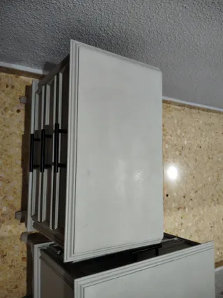 Conjunto mesitas y cómoda madera