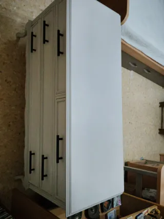 Conjunto mesitas y cómoda madera