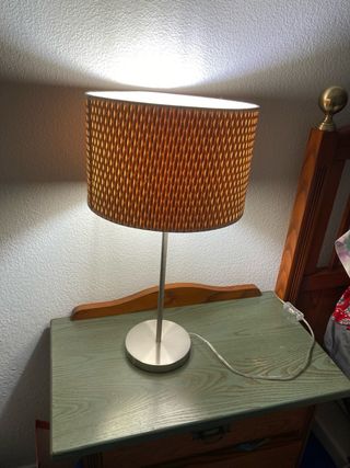 Lámpara de mesa moderna