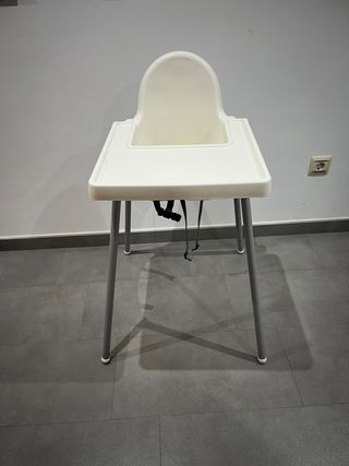 Trona blanca para bebé