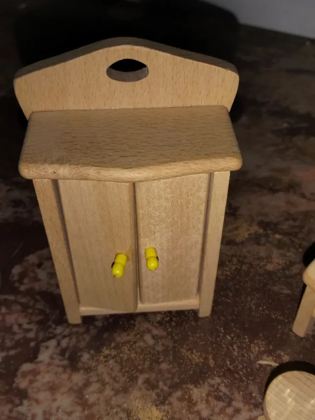 Muebles de juguete de madera