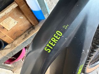 Bicicleta eléctrica Cube Stereo Hybrid 650W