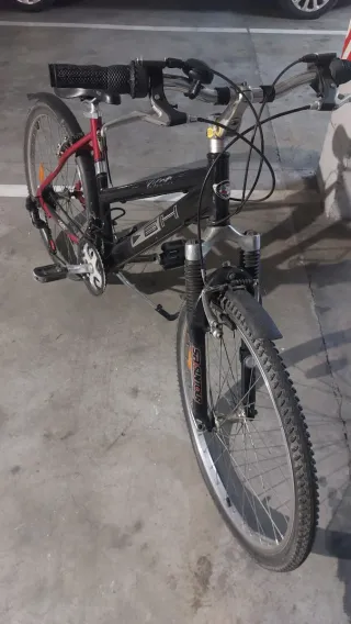 Bicicleta BH Viena – Trekking / Paseo con Suspensi