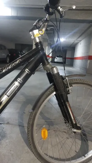 Bicicleta BH Viena – Trekking / Paseo con Suspensi