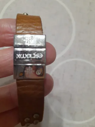 Pulsera de cuero con tachuelas