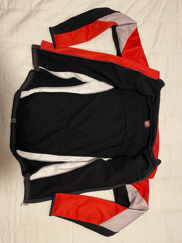 Chaqueta deportiva OF3 sport roja y negra NUEVO XL