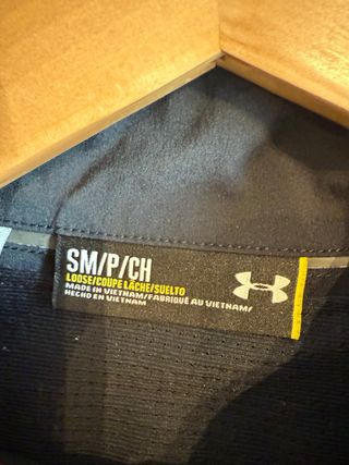 Chubasquero Under Armour Negro.