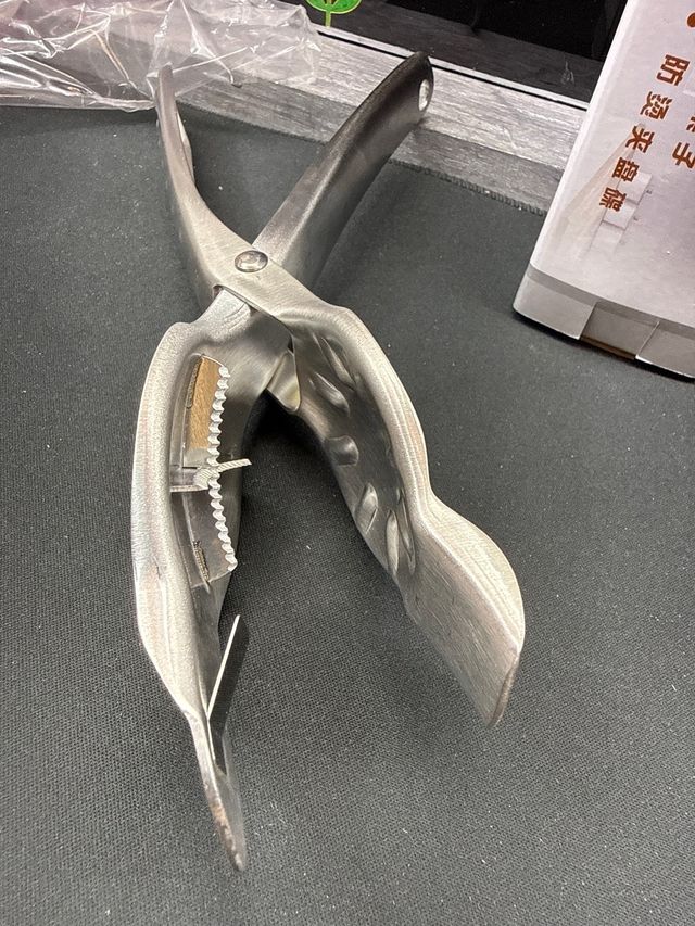 Cascanueces y abridor de frutos secos