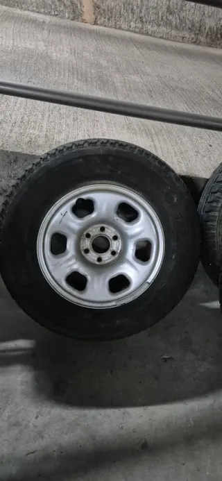 5 llantas de 16 pulgadas, de Nissan pathfinder