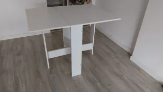 Mesa de comedor plegable blanca