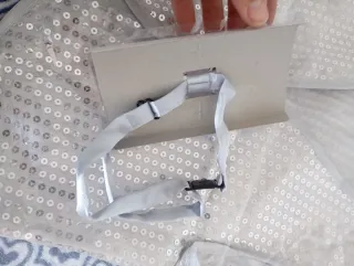 Disfraz Chaleco Lentejuelas Blanco + Pajarita