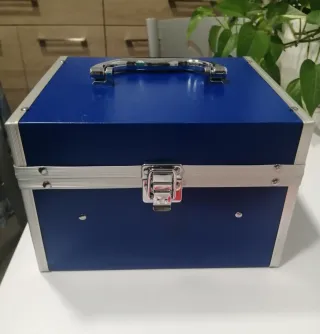 Maletín joyero/maquillaje azul y plateado.