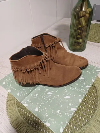 Botines marrones ante con flecos