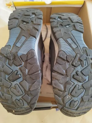 Botas de senderismo  grises y negras