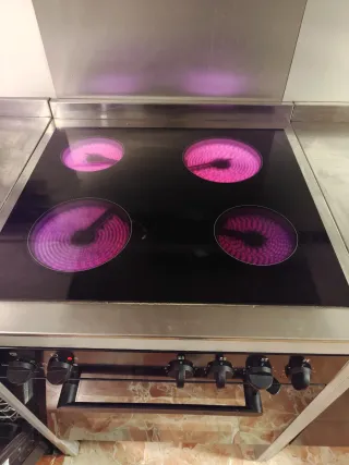 Horno y vitrocerámica negro