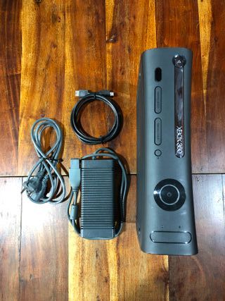 Console Xbox 360 completa di cavi con HDD 120GB