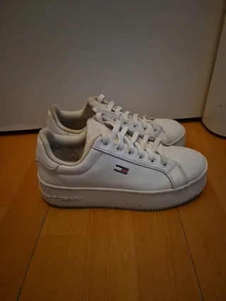 Scarpe da ginnastica bianche di Tommy Hilfiger