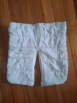 Abrigo bebé acolchado con capucha