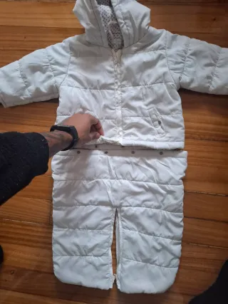 Abrigo bebé acolchado con capucha