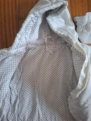 Abrigo bebé acolchado con capucha