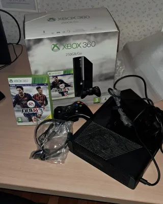 Xbox 360 250GB + 7 giochi (FIFA, GTA V, COD, ecc.)